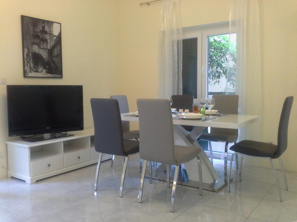 Sabina Apartments Omiš Zimmer foto